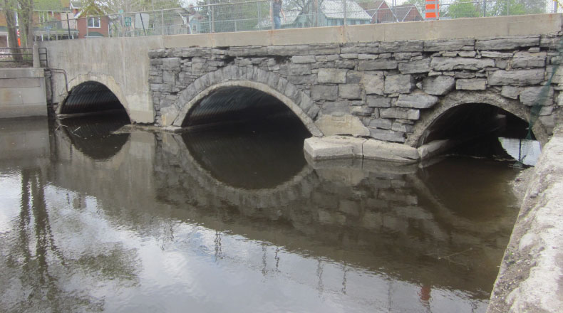 14058 - Pont ruisseau Brasserie Gatineau -MTQ