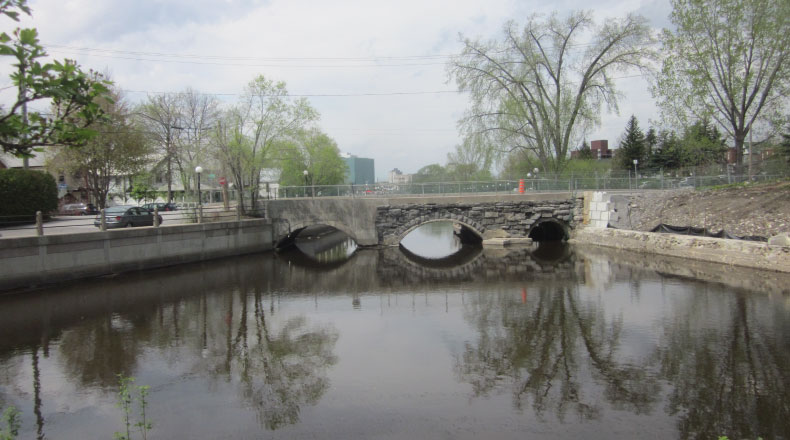 14058 - Pont ruisseau Brasserie Gatineau -MTQ
