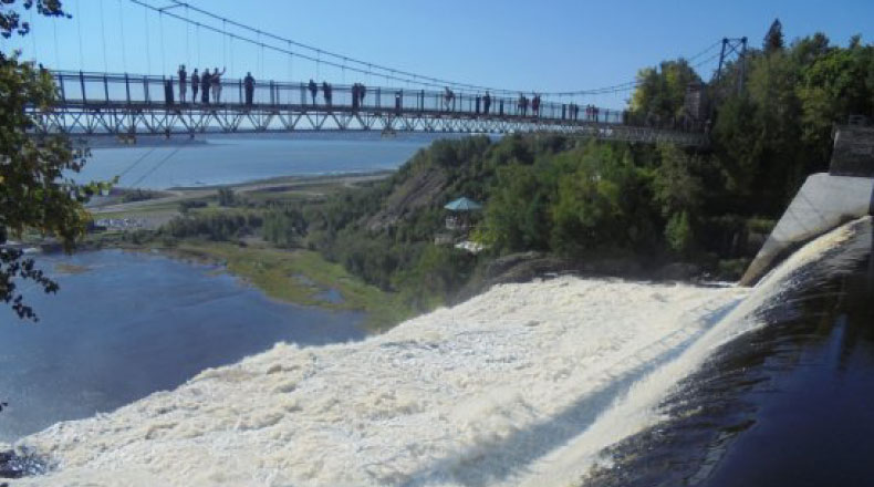 13-06 - Passerelle suspendue, chutes Montmorency