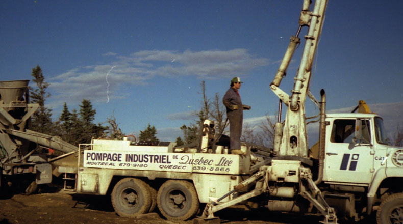05-15 - Restaurant Satellite, parc du Mont Ste-Anne - MLCP