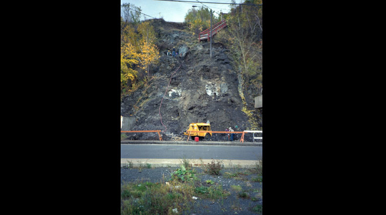 06-12 - Escalier rouge - Ville de Lévis