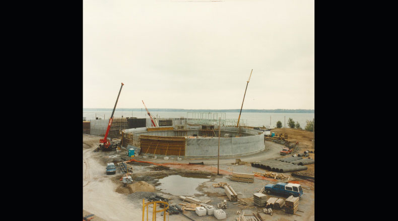 14-10 - Bassin et bâtiment