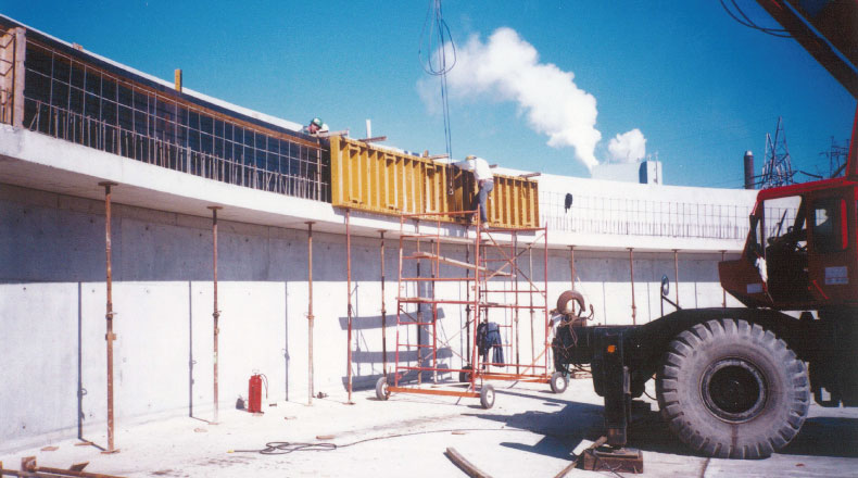 14-10 - Bassin et bâtiment