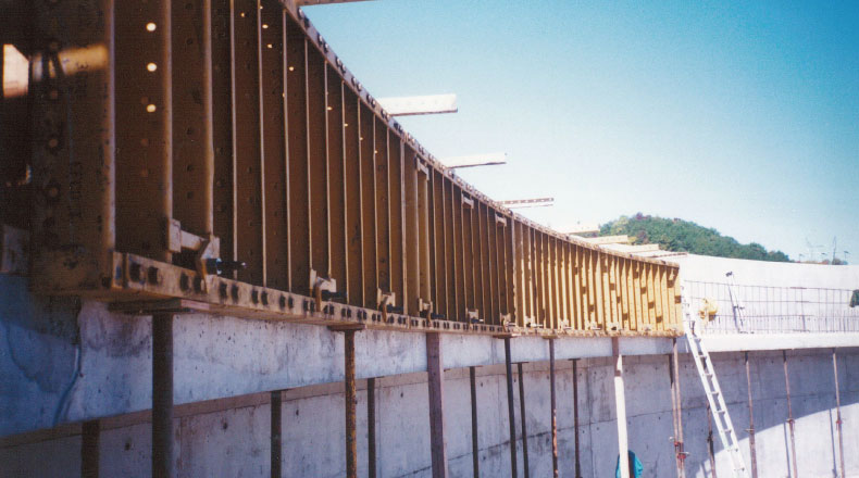 14-10 - Bassin et bâtiment