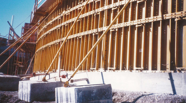 14-10 - Bassin et bâtiment